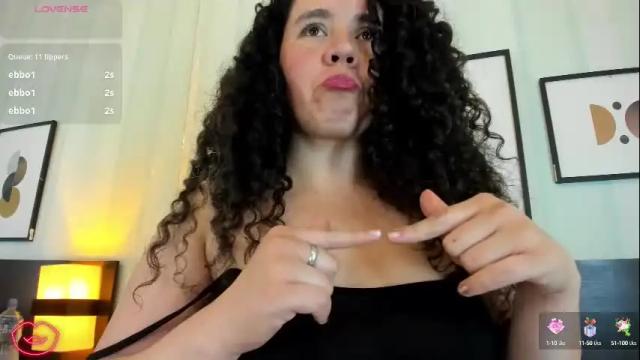 Image 8 of valeriaa_soler Stream on Chaturbate on 4 days ago