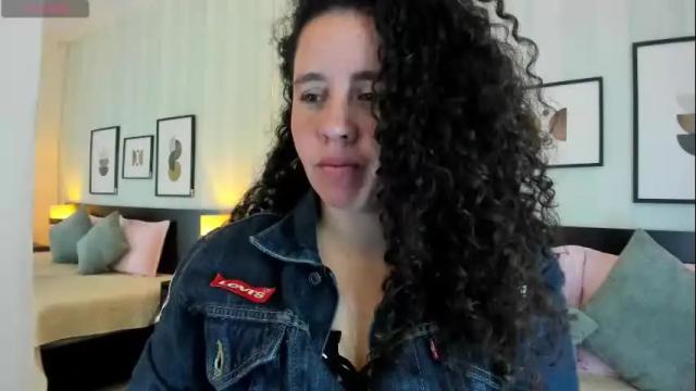 Image 6 of valeriaa_soler Stream on Chaturbate on 3 days ago