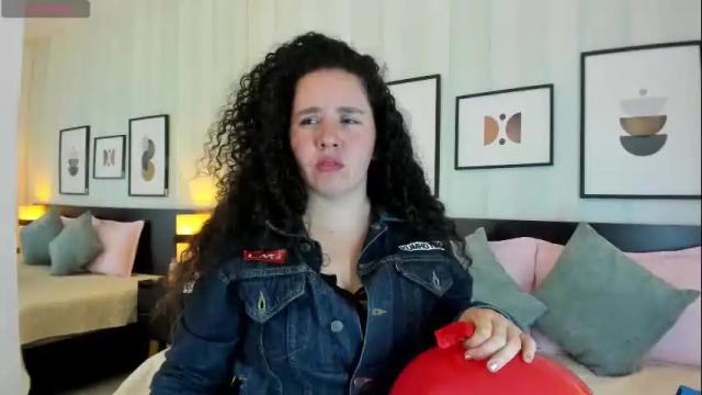 Image 7 of valeriaa_soler Stream on Chaturbate on 3 days ago