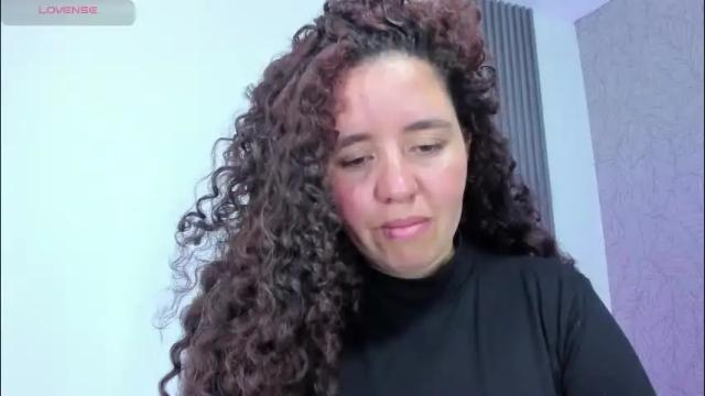 Image 3 of valeriaa_soler Stream on Chaturbate on 2 months ago