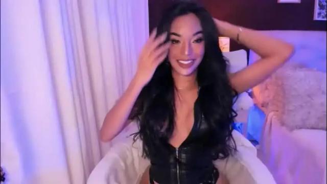 Image 4 of valeriadion Stream on Chaturbate on 12 days ago