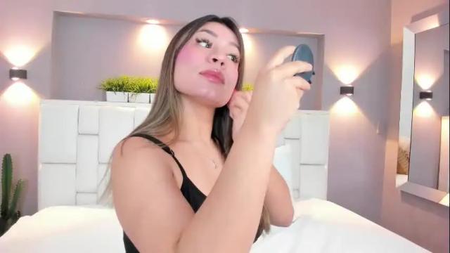 Image 3 of valeriagarciax Stream on Chaturbate on 16 days ago