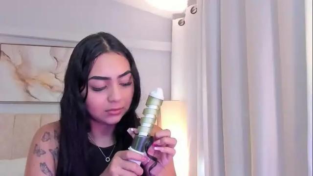 Image 4 of valeriaqueen8 Stream on Chaturbate on 9 days ago