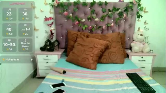 Image 3 of valeriatsx Stream on Chaturbate on 1 month ago