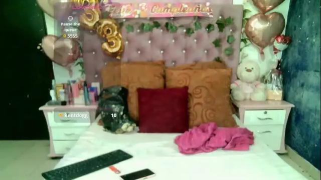 Image 8 of valeriatsx Stream on Chaturbate on 11 days ago