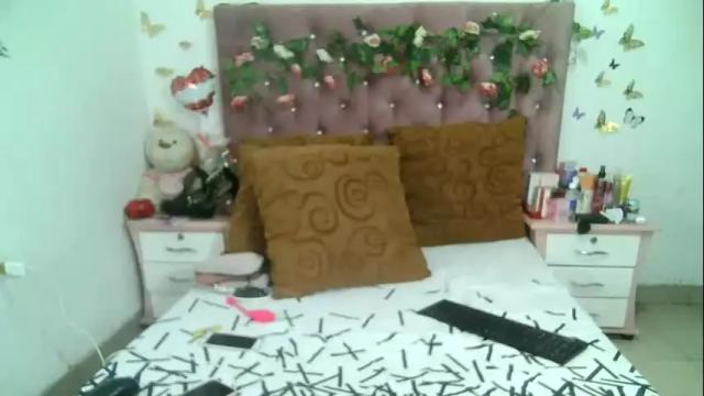 Image 4 of valeriatsx Stream on Chaturbate on 2 days ago