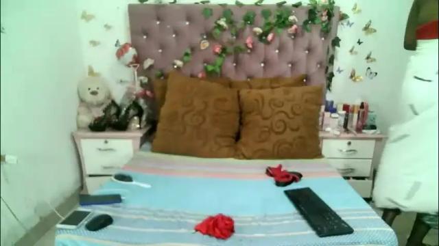 Image 3 of valeriatsx Stream on Chaturbate on 9 days ago