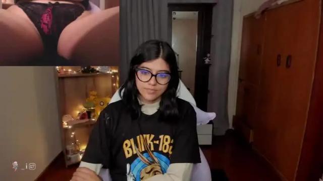 Image 12 of valerie__sky Stream on Chaturbate on 15 months ago