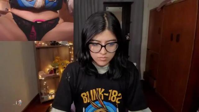 Image 2 of valerie__sky Stream on Chaturbate on 15 months ago