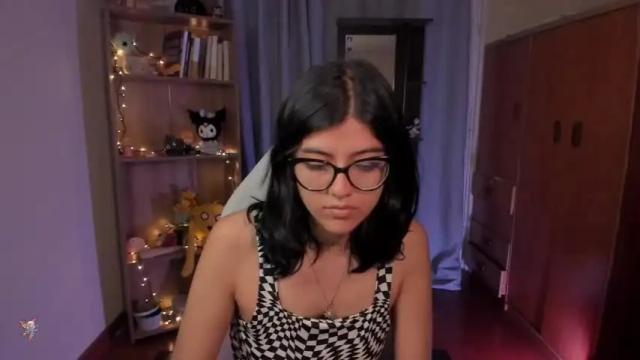 Image 8 of valerie__sky Stream on Chaturbate on 15 months ago