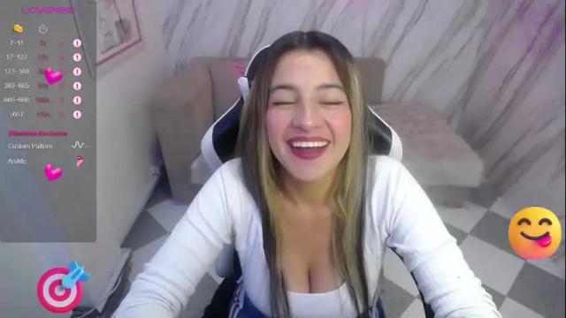 Image 2 of valerie_b Stream on Chaturbate on 2 months ago