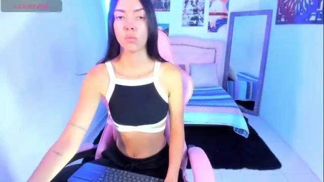 Image 4 of valerie_fox18 Stream on Chaturbate on 1 month ago
