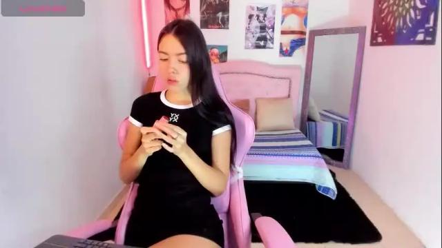 Image 10 of valerie_fox18 Stream on Chaturbate on 1 month ago