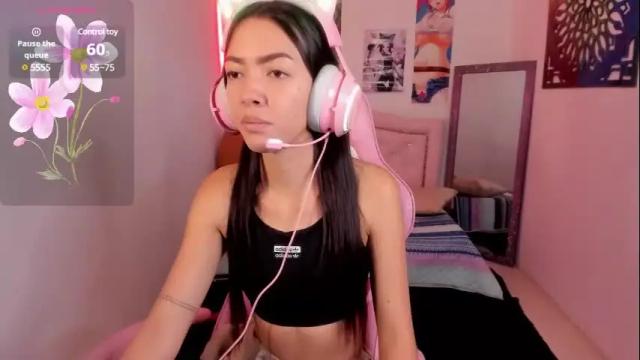 Image 3 of valerie_fox18 Stream on Chaturbate on 9 days ago