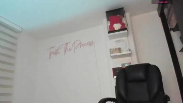 Image 10 of valerie_tnt Stream on Chaturbate on 13 months ago
