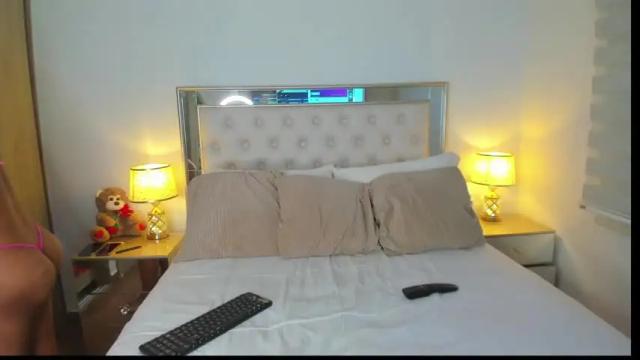 Image 4 of valeriecollinss_ Stream on Chaturbate on 12 months ago