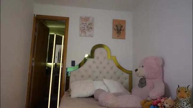 Image 4 of valeriecollinss_ Stream on Chaturbate on 7 days ago