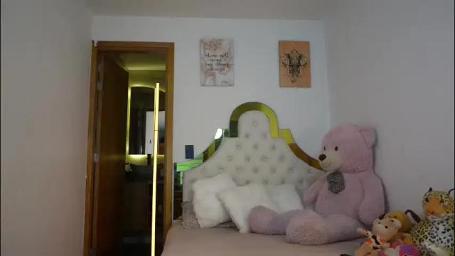 Image 12 of valeriecollinss_ Stream on Chaturbate on 3 days ago