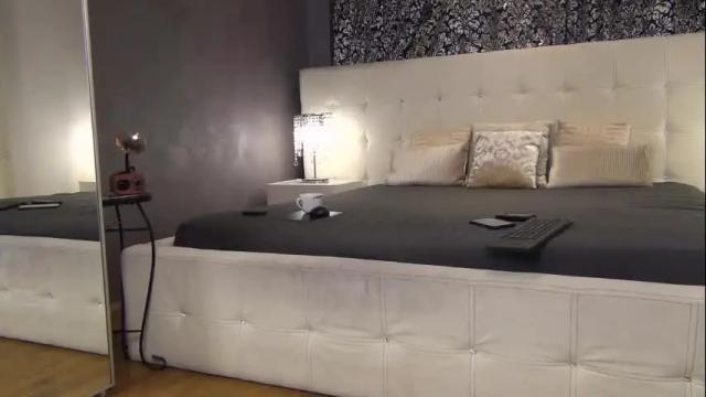 Image 4 of valeriecoy Stream on Chaturbate on 1 month ago