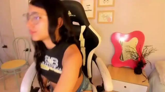 Image 4 of valeriee0 Stream on Chaturbate on 14 months ago