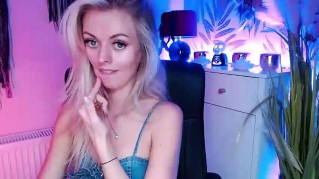 Image 12 of valerieluvsugar Stream on Chaturbate on 16 months ago