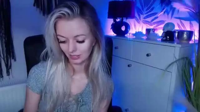 Image 3 of valerieluvsugar Stream on Chaturbate on 17 months ago
