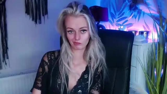 Image 12 of valerieluvsugar Stream on Chaturbate on 16 months ago