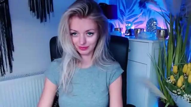 Image 4 of valerieluvsugar Stream on Chaturbate on 12 months ago