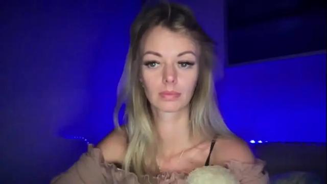 Image 4 of valerieluvsugar Stream on Chaturbate on 1 month ago