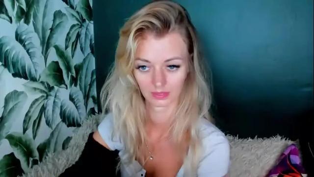 Image 2 of valerieluvsugar Stream on Chaturbate on 1 month ago