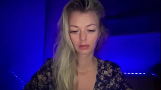 Image 2 of valerieluvsugar Stream on Chaturbate on 4 months ago