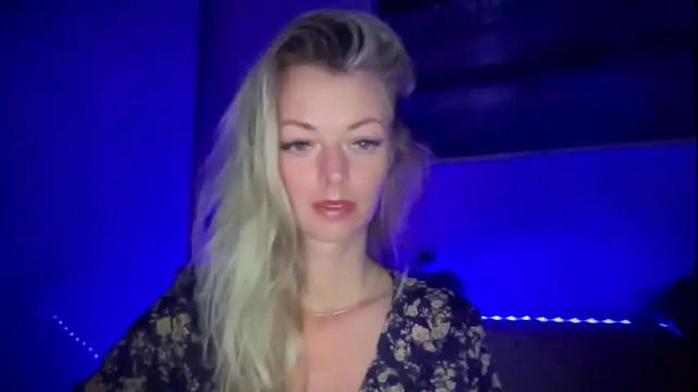 Image 4 of valerieluvsugar Stream on Chaturbate on 4 months ago
