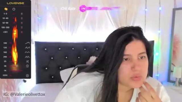 Image 3 of valerieolivetto01 Stream on Chaturbate on 16 months ago