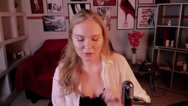 Image 8 of valerieviolette Stream on Chaturbate on 13 months ago