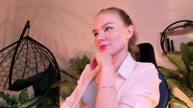 Image 2 of valerieviolette Stream on Chaturbate on 12 months ago