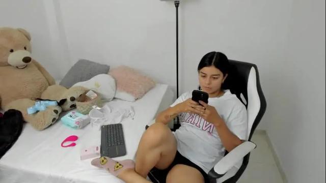 Image 3 of valerihouse Stream on Chaturbate on 1 month ago