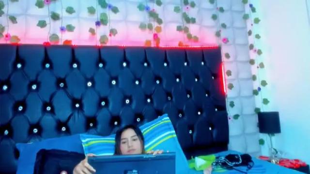 Image 4 of valery_sweet00 Stream on Chaturbate on 19 months ago