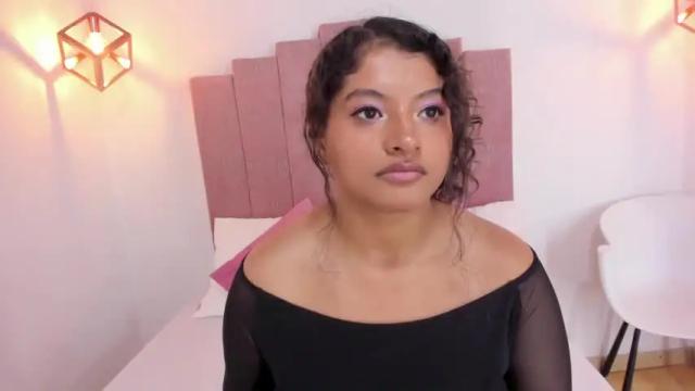 Image 12 of valery_thompsonn Stream on Chaturbate on 15 months ago