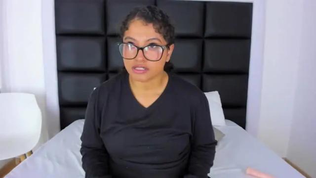 Image 7 of valery_thompsonn Stream on Chaturbate on 23 months ago