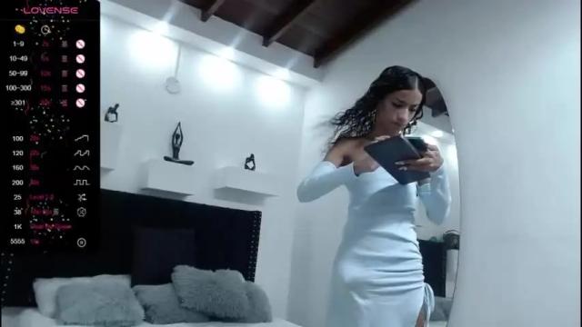 Image 7 of valery_yepes Stream on Chaturbate on 13 months ago