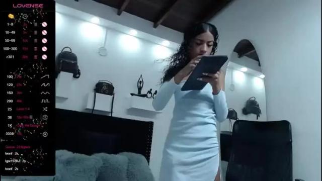 Image 4 of valery_yepes Stream on Chaturbate on 21 months ago