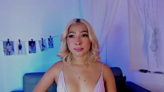 Image 1 of valerycolins Stream on Chaturbate on 6 months ago