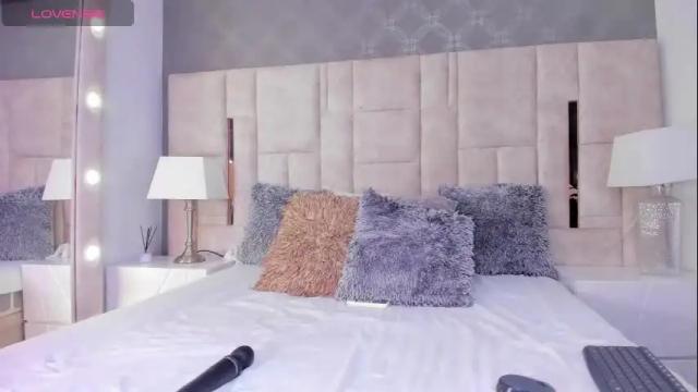 Image 7 of valerydiamond_ Stream on Chaturbate on 2 months ago