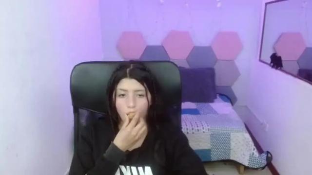 Image 8 of valeryfoxu_ Stream on Chaturbate on 24 months ago