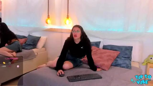 Image 11 of valeryrusell Stream on Chaturbate on 18 months ago