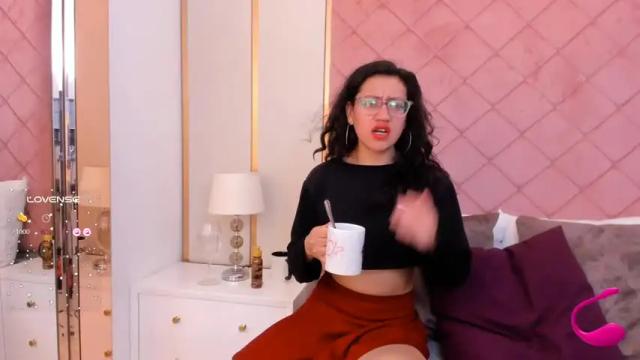 Image 12 of valeryrusell Stream on Chaturbate on 17 months ago