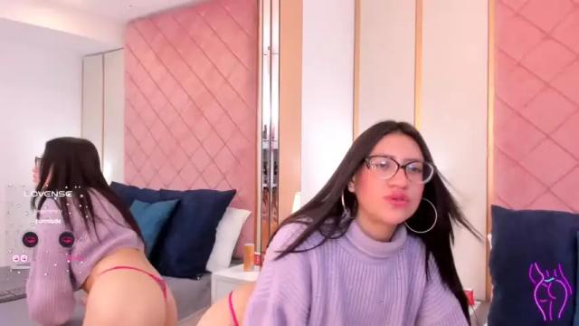 Image 7 of valeryrusell Stream on Chaturbate on 16 months ago