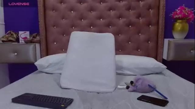 Image 4 of valerytunder Stream on Chaturbate on 3 months ago