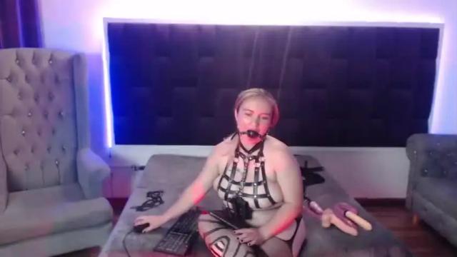Image 2 of valeryyrichardson Stream on Chaturbate on 16 months ago