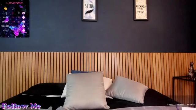 Image 11 of valesantodomingo Stream on Chaturbate on 13 months ago